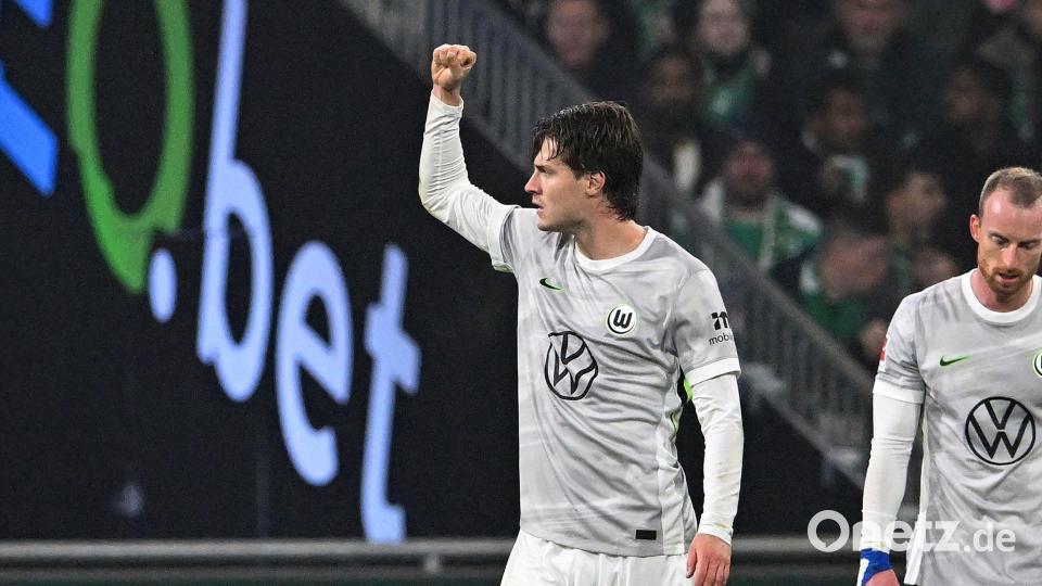 Brachte den VfL Wolfsburg in Front: Mattias Svanberg (l) Bild: Carmen Jaspersen/dpa