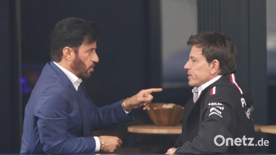 Mohammed Ben Sulayems (l.), hier mit Toto Wolff von Mercedes, Wiederwahl steht praktisch schon fest. (Archivbild) Bild: Tim Goode/PA Wire/dpa