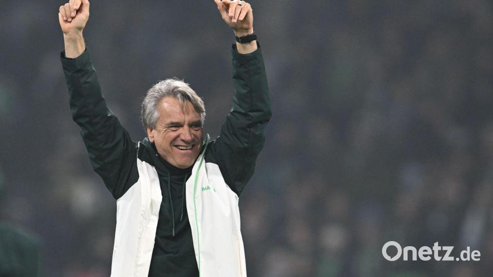 Die späte Wende freut Werder-Trainer Horst Steffen. Bild: Carmen Jaspersen/dpa