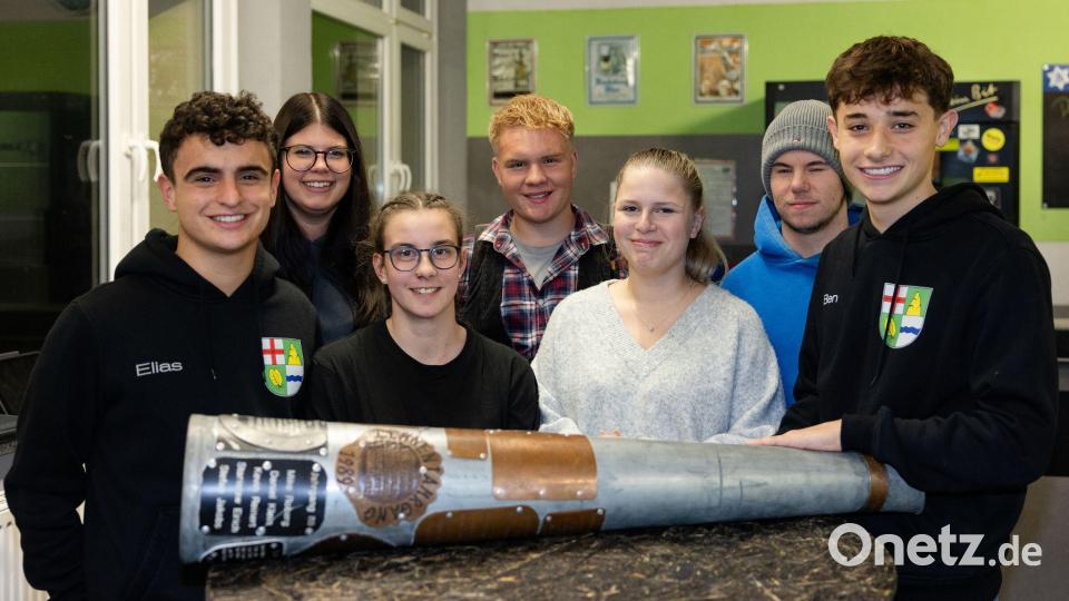 Angehende 20-Jährige organisieren das Ausrufen der Paare. Bild: Pinter Laszlo/dpa