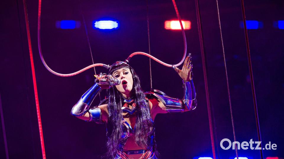 Katy Perry begeisterte ihre Fans in Hannover mit einer spektakulären Science-Fiction-Show. (Archivbild) Bild: Moritz Frankenberg/dpa