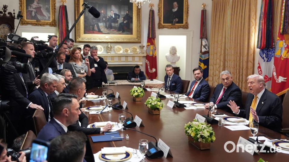 Trump und Orban sprachen über den Energiehandel. Bild: Evan Vucci/AP/dpa