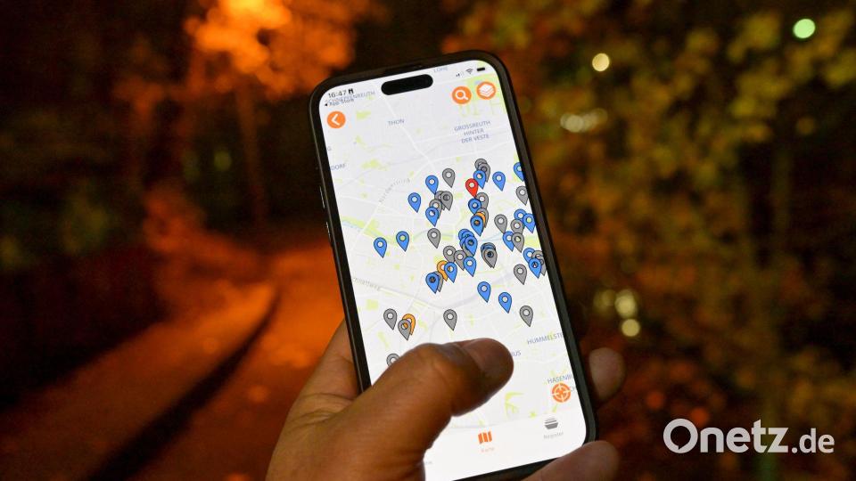 Die App zeigt mehr als 3.000 NS-Tatorte in der Pogromnacht an. Bild: Peter Kneffel/dpa