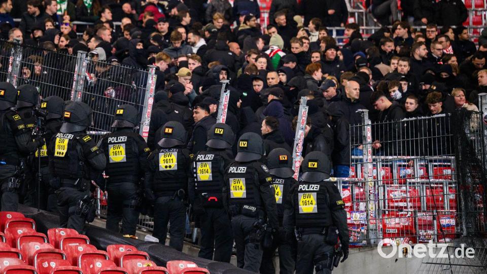 Gäste-Fans aus Rotterdam durchbrachen im Europa-League-Spiel beim VfB Stuttgart einen Zaun. Bild: Tom Weller/dpa