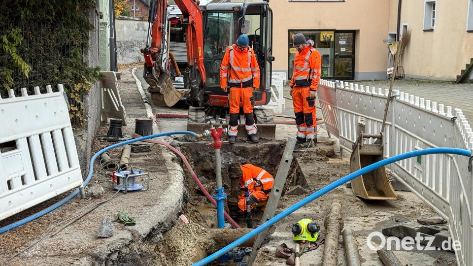 In diesem Bereich am Lagerhaus Kopp bis zur Abzweigung in die untere Bachgasse kann der Verkehr einseitig an der Baustelle vorbeifließen. Bild: Petra Hartl