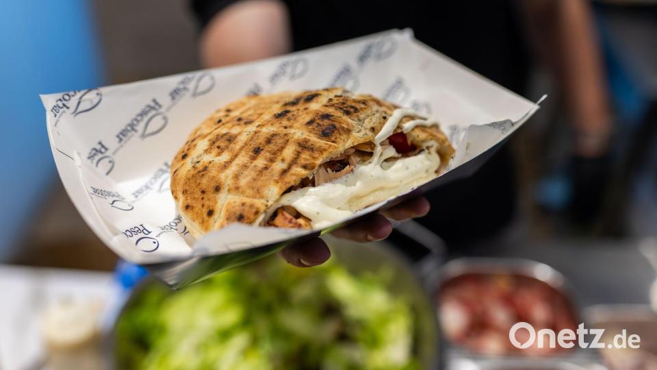 14 Euro kostet eine der gefüllten Teigtaschen. Bild: Philipp von Ditfurth/dpa