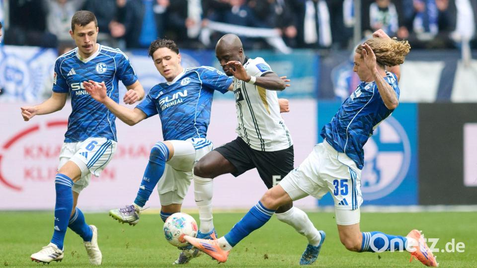 Schalke und Elversberg lieferten sich enge Zweikämpfe. Bild: Bernd Thissen/dpa