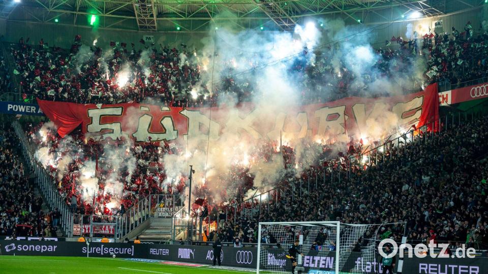 Derbyszimmung im Borussia-Park. Bild: David Inderlied/dpa