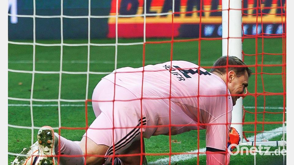 Damit hatte auch Manuel Neuer zunächst nicht gerechnet. Bild: Andreas Gora/dpa