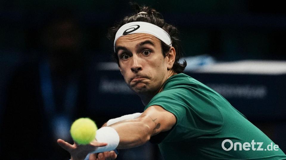 Lorenzo Musetti hat es doch noch in die ATP Finals geschafft. Bild: Thanassis Stavrakis/AP/dpa