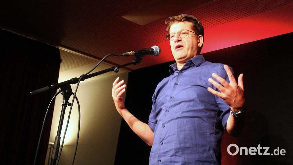 Nils Heinrich überzeugte mit seinem aktuellen Programm am Freitag bei der Futura in Windischeschenbach. Bild: Holger Stiegler