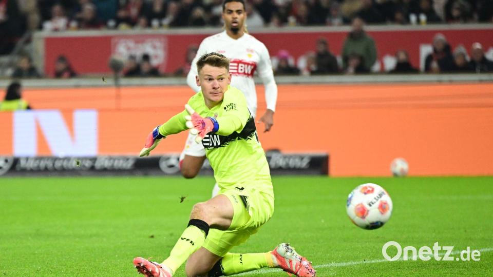 VfB-Torwart Nübel musste schon in der ersten Halbzeit zweimal hinter sich greifen. Bild: Bernd Weißbrod/dpa