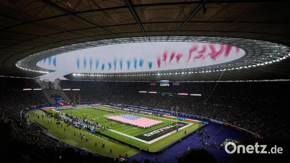 Ausverkauftes Stadion: Rund 72.000 Fans waren dabei. Bild: Markus Schreiber/AP/dpa