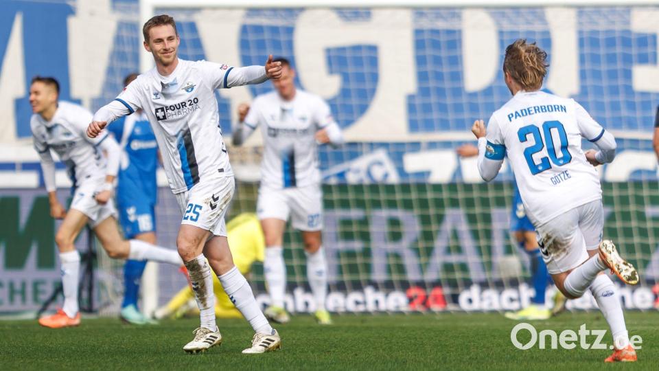 Paderborn jubelt über das 1:0. Bild: Andreas Gora/dpa