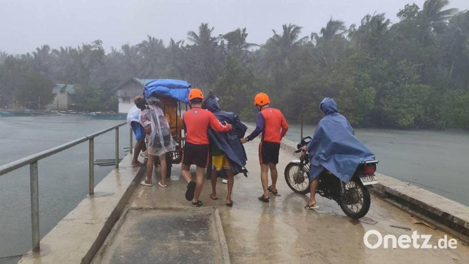 Laut Regierungsangaben könnten insgesamt 8,4 Millionen Menschen von „Fung-Wong“ betroffen sein. Bild: Uncredited/PHILIPPINE COAST GUARD/AP/dpa