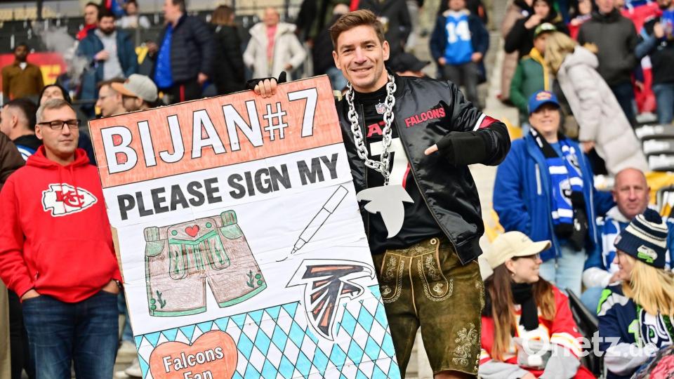 Ein Falcons-Fan hoffte auf ein Autogramm von Running Back Bijan Robinson. Bild: Sebastian Christoph Gollnow/dpa