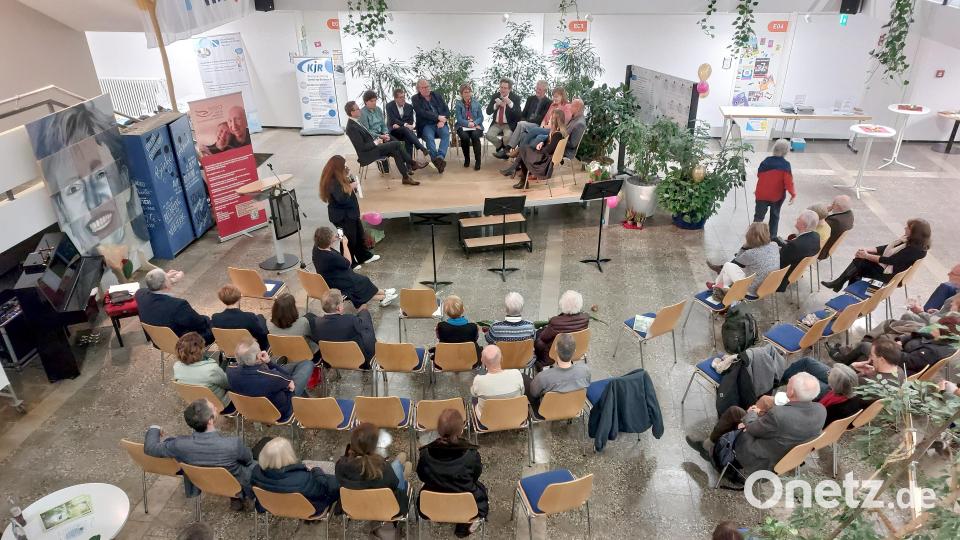 Mit zahlreichen Gästen aus Wirtschaft unhd Politik feierte der Verein SEGA e.V im Foyer des LCC sein 20-jähriges Jubiläum. Bild: mfh