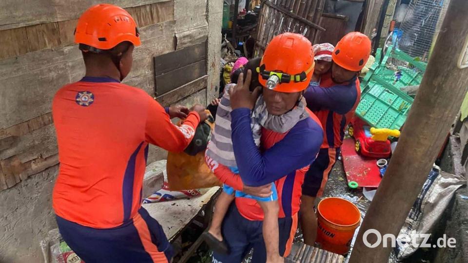 Zahlreiche Rettungsteams waren im Einsatz. Bild: Uncredited/Philippine Coast Guard/AP/dpa