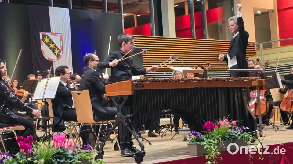 Erik Seemann (13, Bayreuth) sorgt an der Marimba mit Kopetzkis „Three Elements“ für einen rhythmisch präzisen, energiegeladenen Auftakt des Abends. Bild: whü