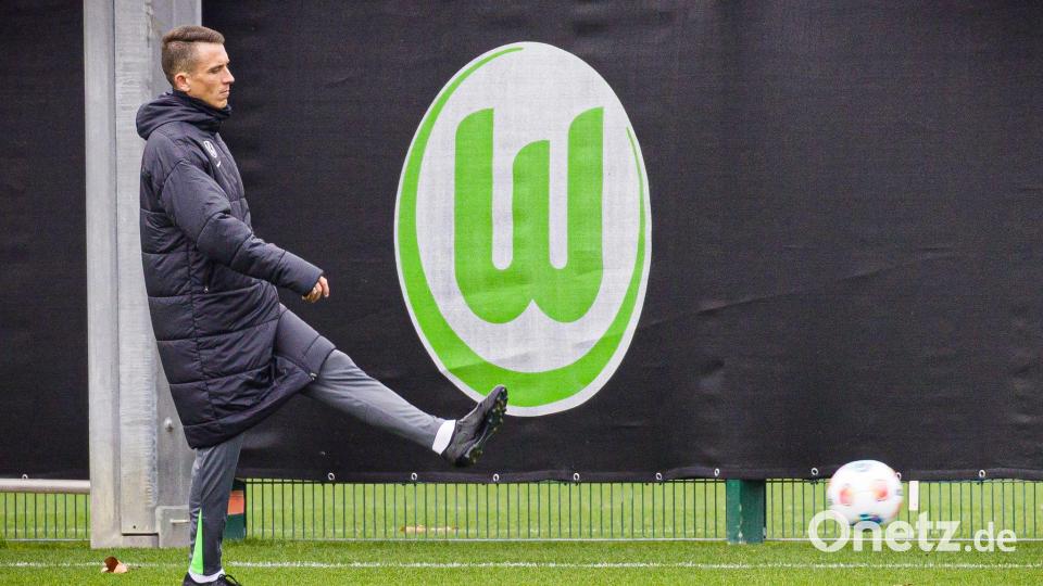 Soll dem VfL Wolfsburg einen neuen Impuls geben: Interimstrainer Daniel Bauer. Bild: Moritz Frankenberg/dpa