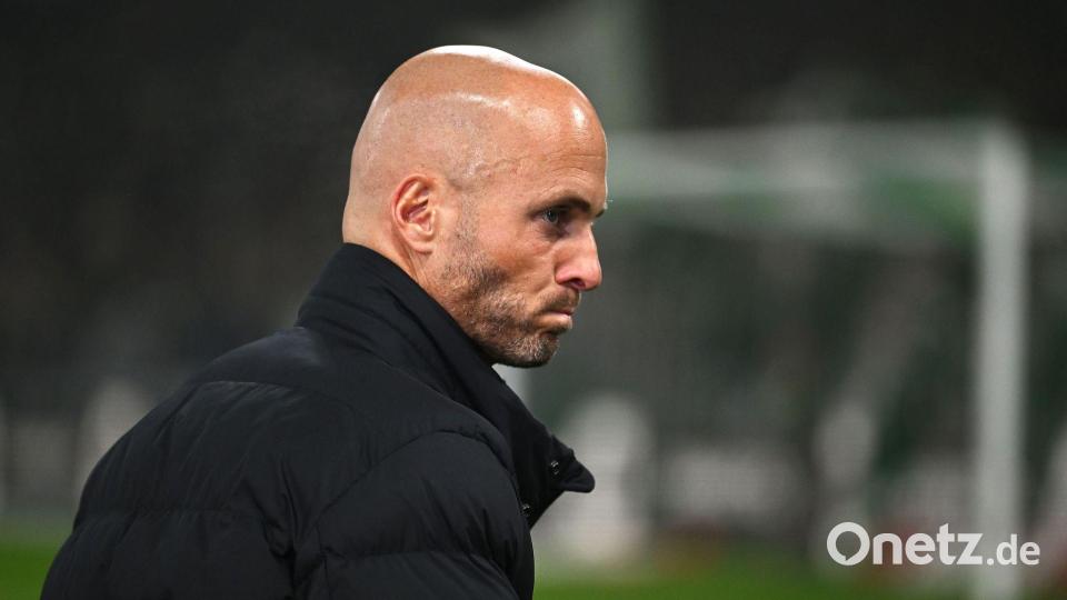 War nicht mehr zu retten: Wolfsburgs Trainer Paul Simonis muss gehen Bild: Carmen Jaspersen/dpa