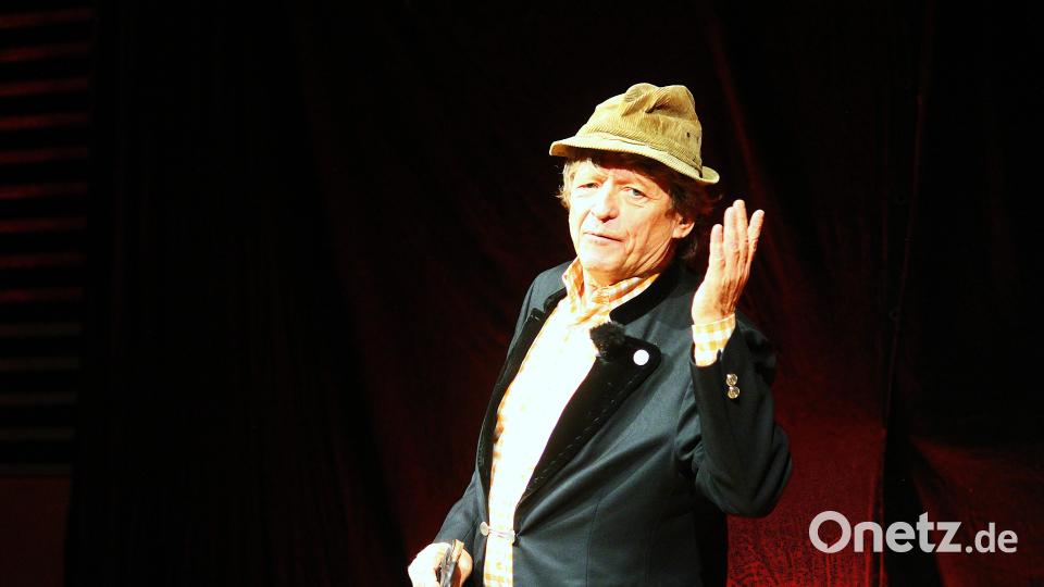 Erwin Pelzig begeisterte am Samstagabend 600 Besucher in Speichersdorf. Bild: stg