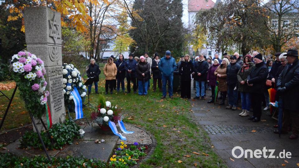 Gedenkfeier in der Konrad-Adenauer-Anlage. Bild: Kunz