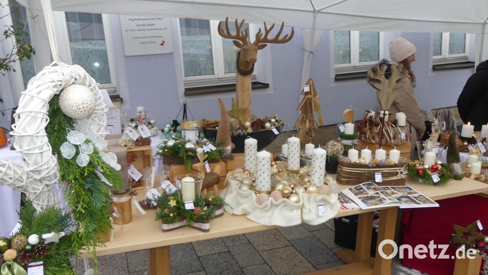 Ein Hirsch bewachte diesen Stand. Bild: rn