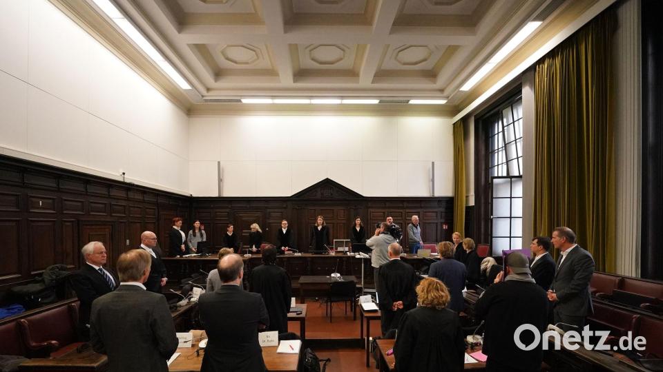 Die Beteiligten am Block-Prozess sind zum 21. Mal im Gerichtssaal zusammengekommen. Bild: Marcus Brandt/Pool dpa/dpa