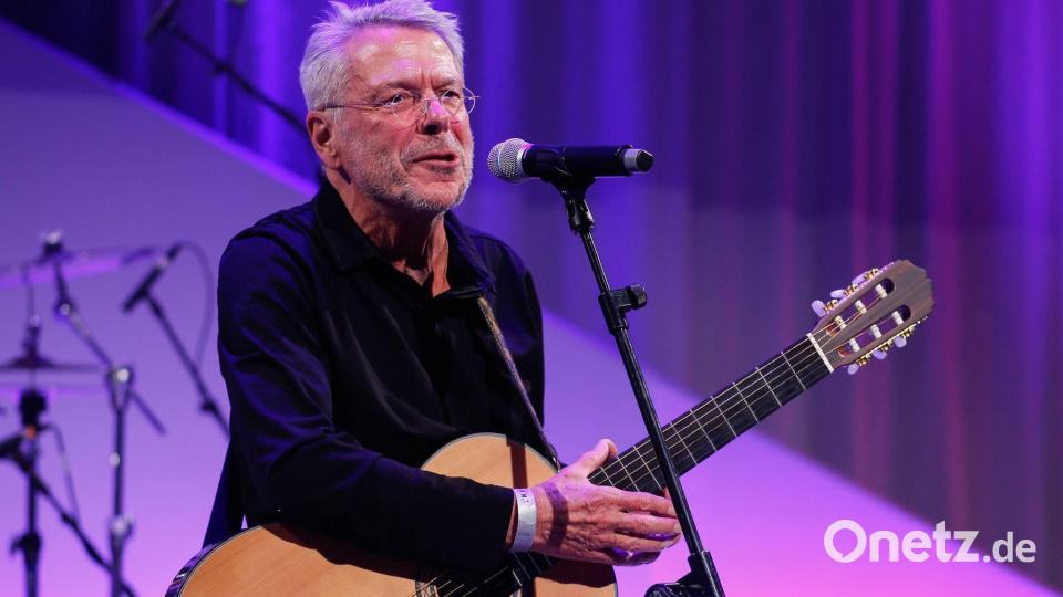 Reinhard Mey ist in der Klage der Gema mit dem Text von „Über den Wolken“ vertreten. (Archivbild) Bild: Gerald Matzka/dpa-Zentralbild/dpa