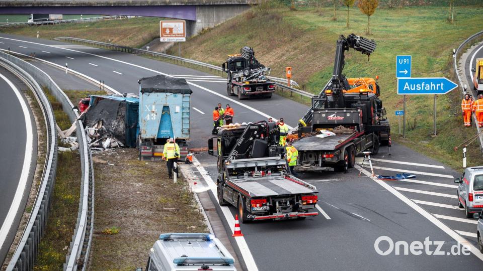 Die Autobahn ist in nördlicher Fahrtrichtung zeitweise gesperrt. Bild: Daniel Vogl/dpa