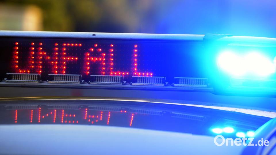 Der Lastwagen verliert seine Ladung. (Symbolbild) Bild: Stefan Puchner/dpa