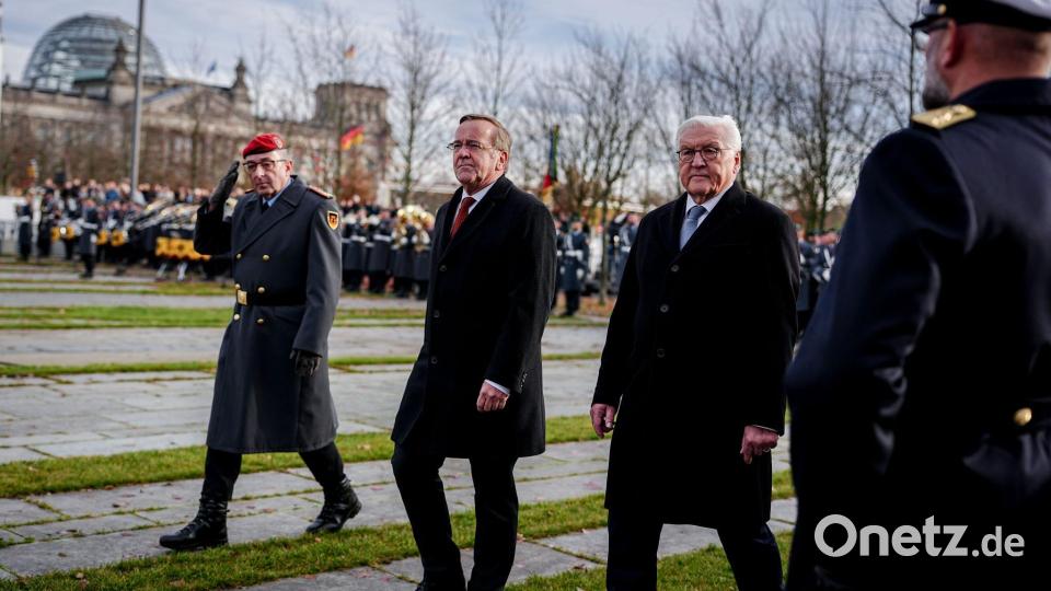 Auch Verteidigungsminister Boris Pistorius sprach zu den Rekrutinnen und Rekruten. Bild: Kay Nietfeld/dpa