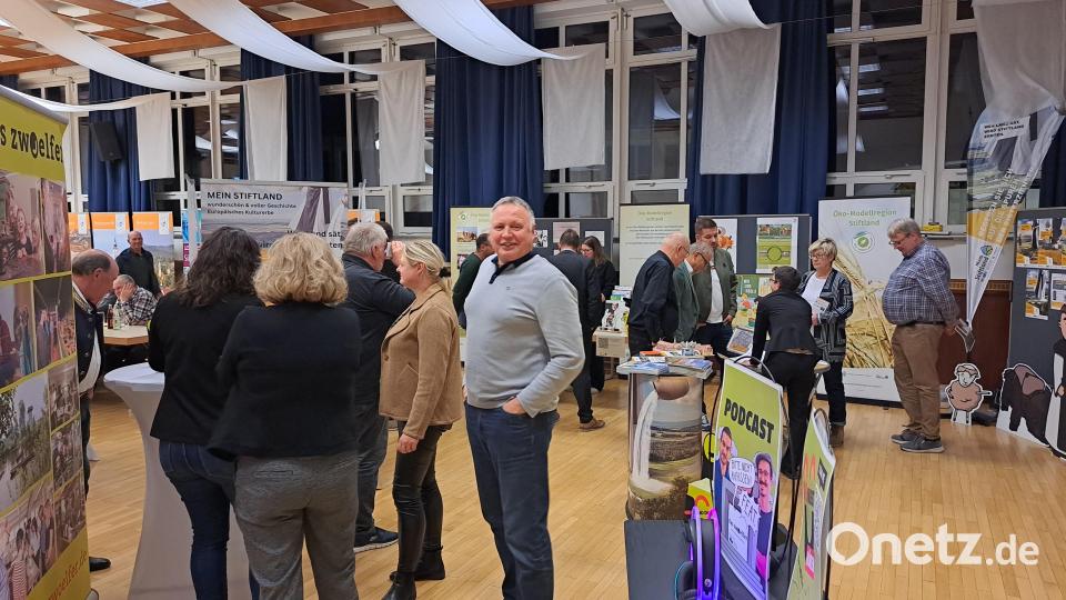 Auf dem &quot;Marktplatz der Projekte&quot; konnten sich Besucher über die Arbeit des Verbands informieren. Bild: IKom Stiftland