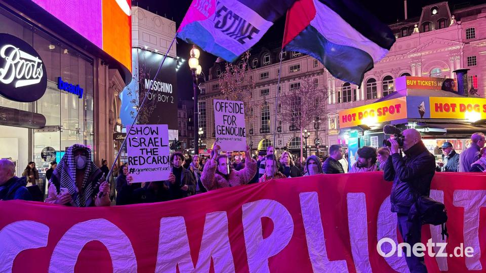 Der Konflikt beschäftigt den Fußball schon länger. Bild: Jan Mies/dpa