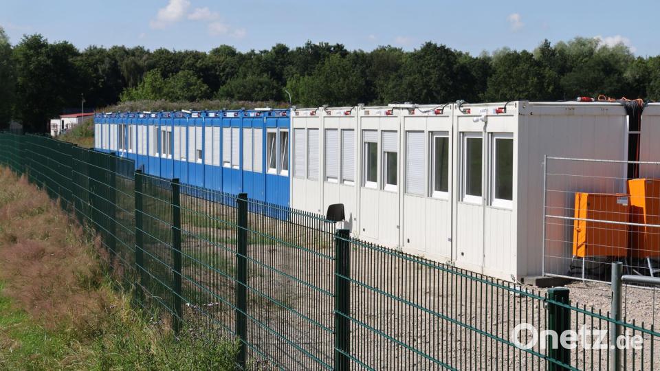 Einige Kommunen nutzen Container nur als Notfallmaßnahme zur Unterbringung von Asylbewerbern, andere auch länger. (Archivbild) Bild: Bernd Wüstneck/dpa
