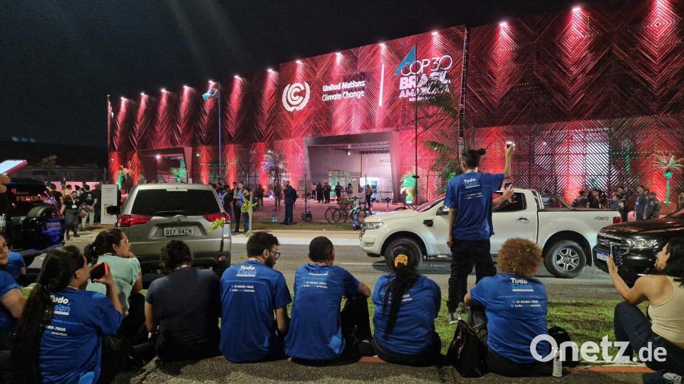 Indigene Aktivisten haben den Veranstaltungsort des Weltklimagipfels gestürmt. Bild: Larissa Schwedes/dpa