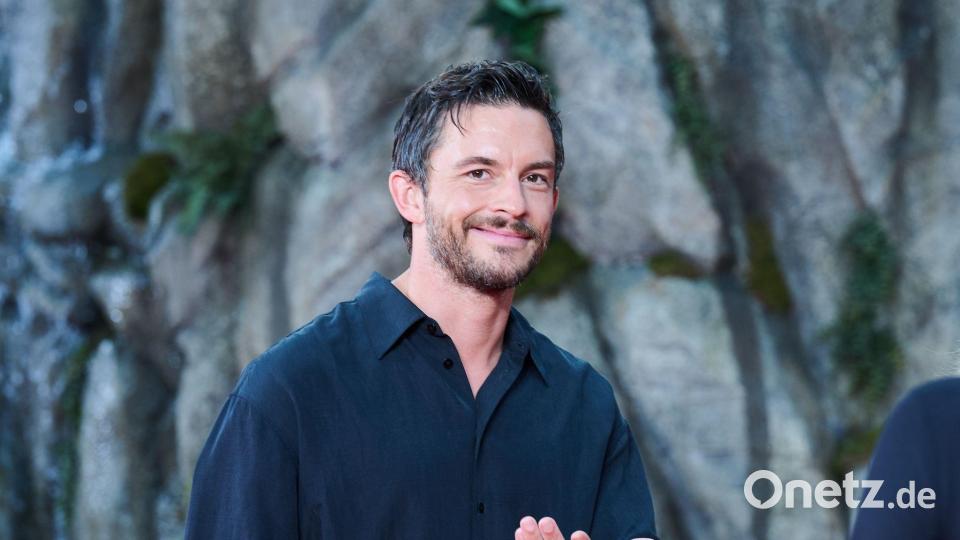 Der „Sexiest Man Alive“, Jonathan Bailey, hält viel von Lego-Dates. (Archivfoto) Bild: Annette Riedl/dpa