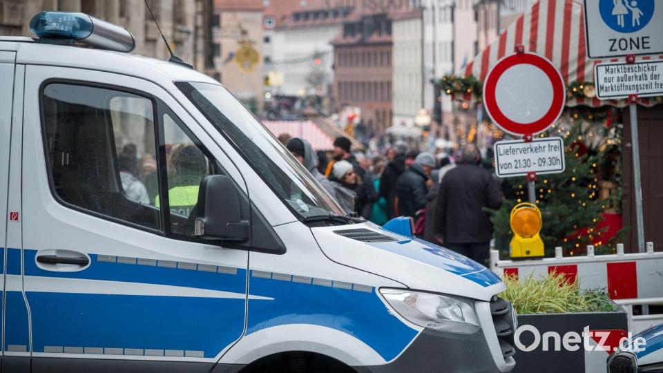 Bayerns Städte haben für die Weihnachtsmärkte Sicherheitskonzepte erarbeitet. (Archivbild) Bild: Daniel Vogl/dpa