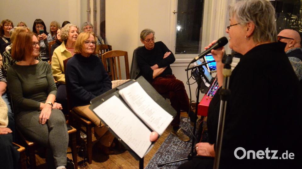 The Voice and the Pianoplayer. Ein Wohnzimmerkonzert bei Wein und Snacks. Bild: Kunz