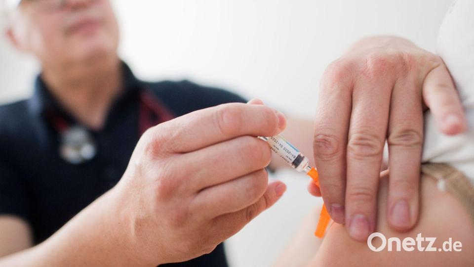 Es gibt eine Impfung, die zuverlässig vor einer Erkrankung mit Polio schützt (Symbolbild). Bild: Julian Stratenschulte/dpa