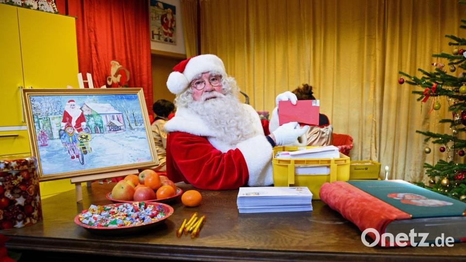 Weihnachtsmann eröffnet Dienst in Himmelpfort – 300.000 Wunschzettel erwartet Bild: Bernd von Jutrczenka/dpa