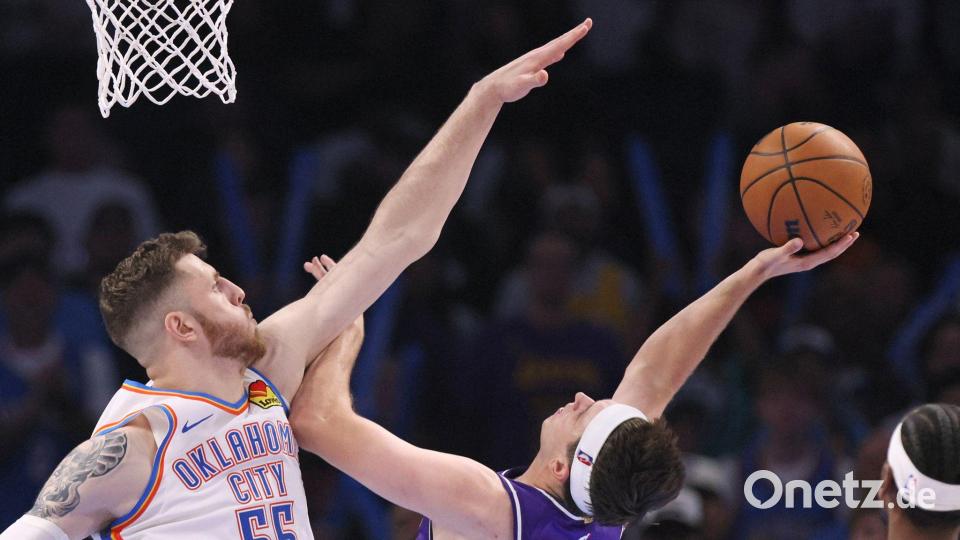 Hartensteins (links) Defensive war zu stark für die Lakers Bild: Nate Billings/AP/dpa