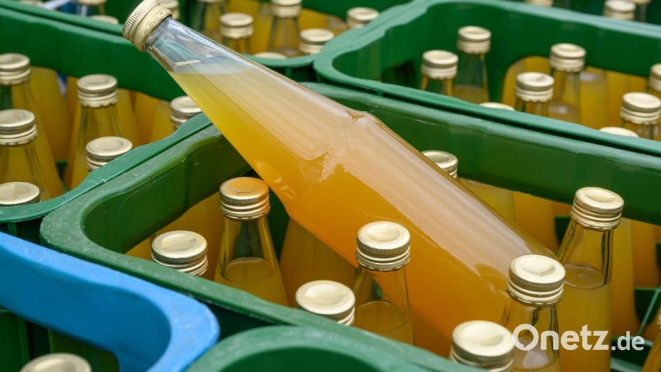 Obstsäfte haben besonders viel Zucker in sich. (Symbolbild) Bild: Patrick Pleul/dpa