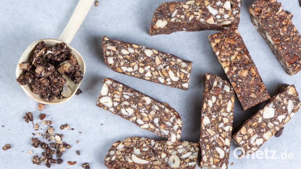 Auch Produkte, die gesund erscheinen, können zu viel Zucker in sich tragen. (Symbolbild) Bild: Sebastian Kahnert/dpa