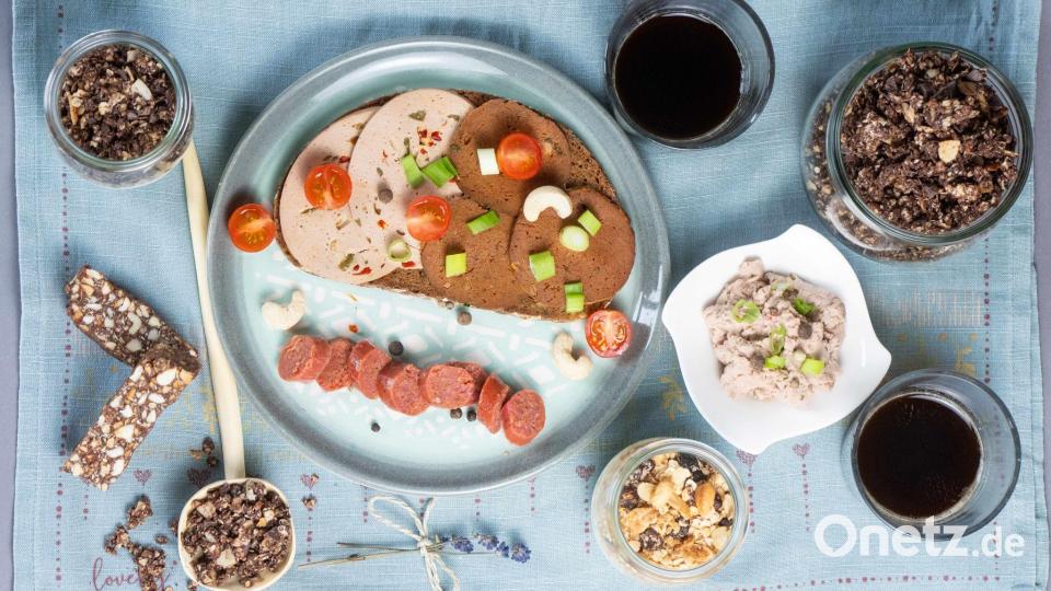 Gerade in Fertigprodukten ist häufig eine Menge Zucker versteckt. (Symbolbild) Bild: Sebastian Kahnert/dpa