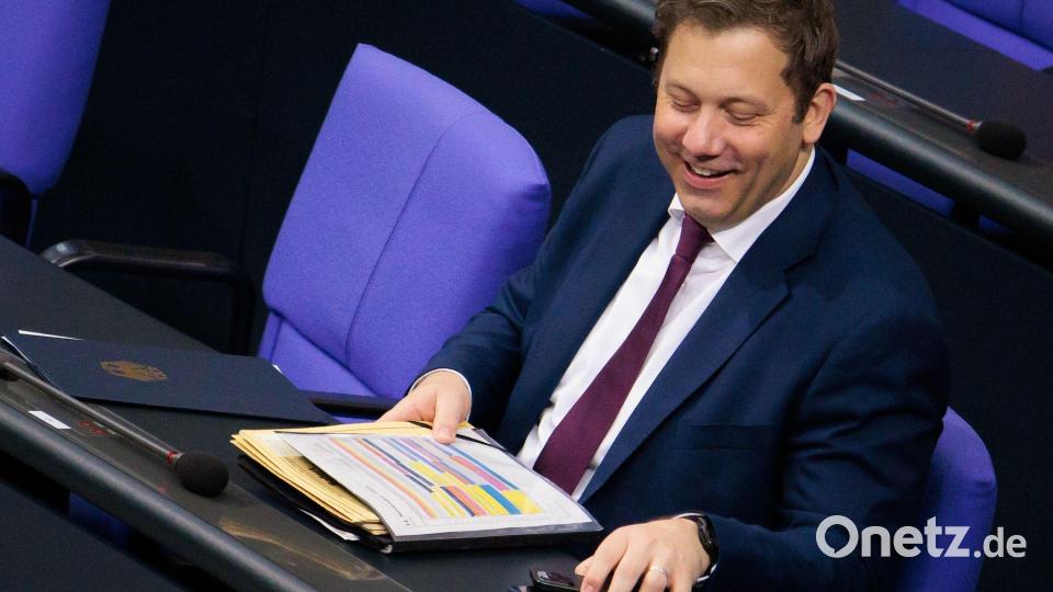 Finanzinister Lars Klingbeil (SPD) bringt bald seinen zweiten Haushalt ins Ziel. Bild: Carsten Koall/dpa