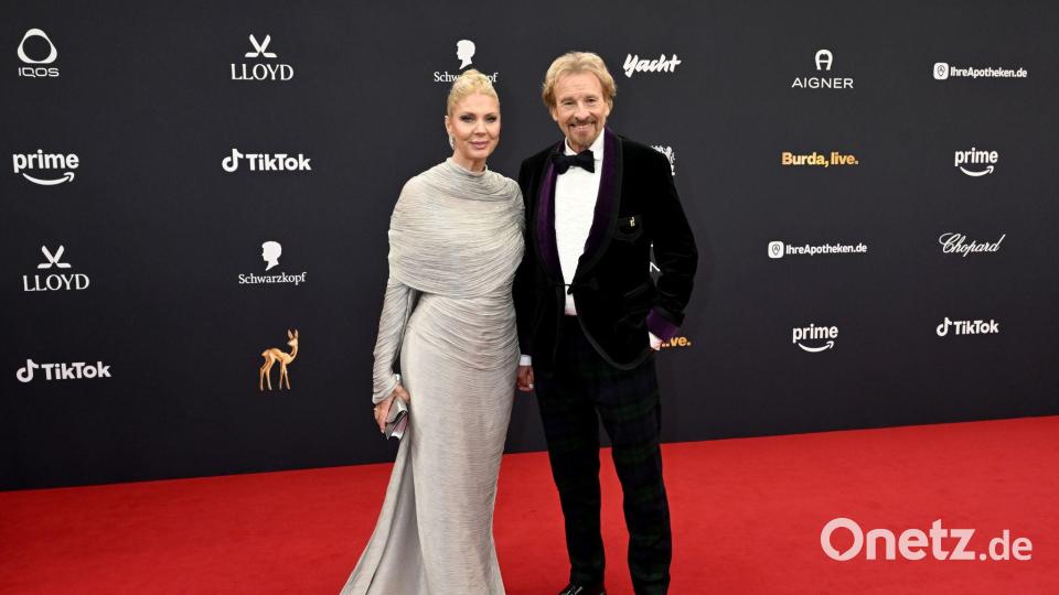 Gottschalk war mit seiner Frau Karina zur Gala gekommen. Bild: Felix Hörhager/dpa