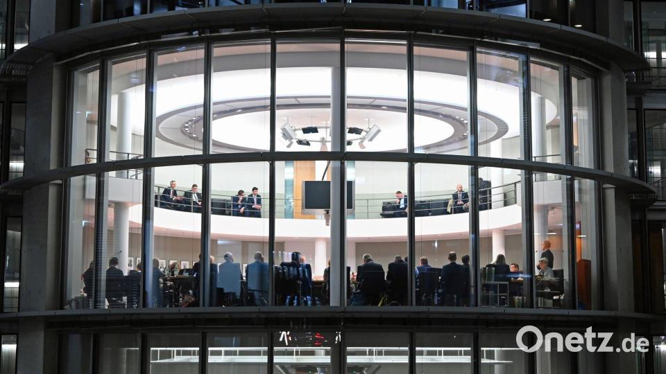 Die Sitzung dauerte bis zum frühen Morgen. Bild: Elisa Schu/dpa