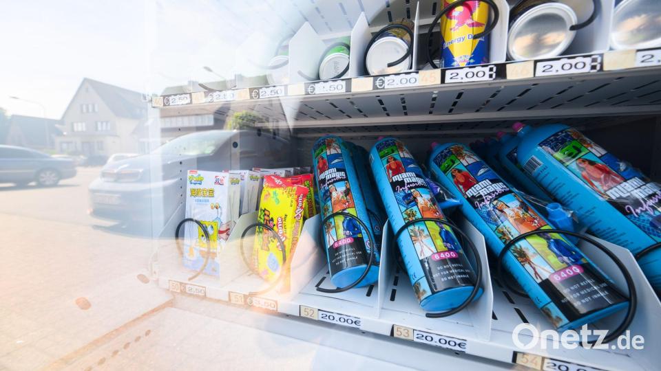 Einfach am SB-Automaten soll Lachgas bald nicht mehr zu haben sein. (Archivbild) Bild: Julian Stratenschulte/dpa